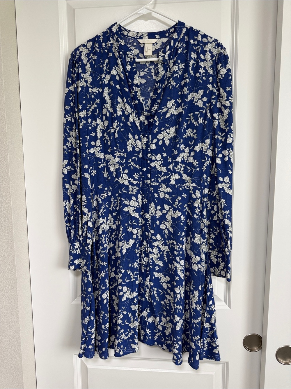 H&M Floral Dress Buttons Up V-Neck Blue Summer